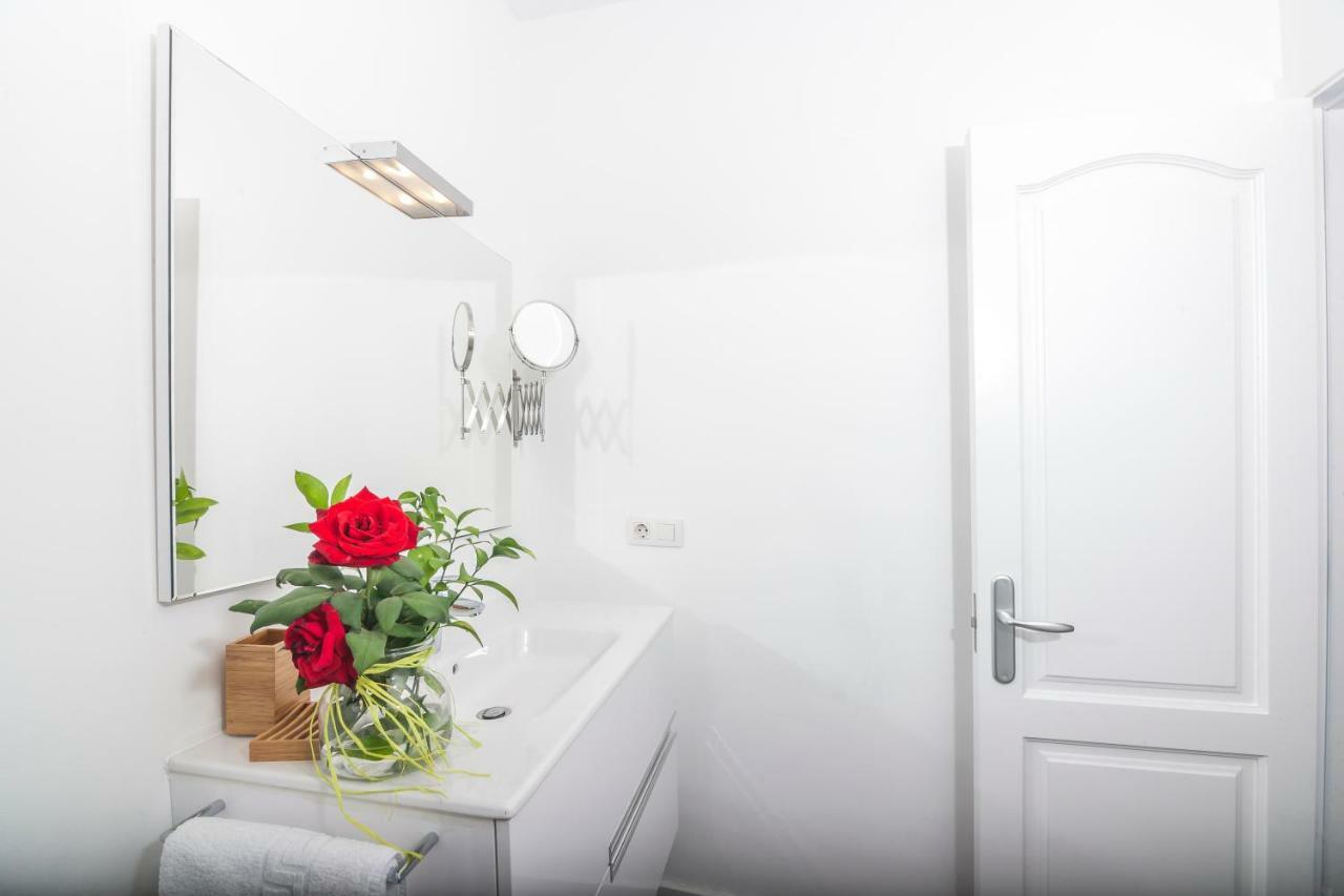 Rooms & Suites The Lighthouse تياس المظهر الخارجي الصورة